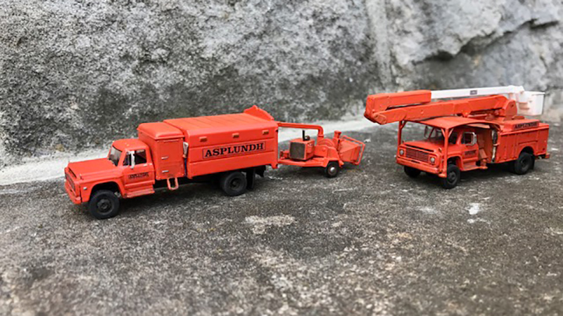 toy bucket truck with wood chipper