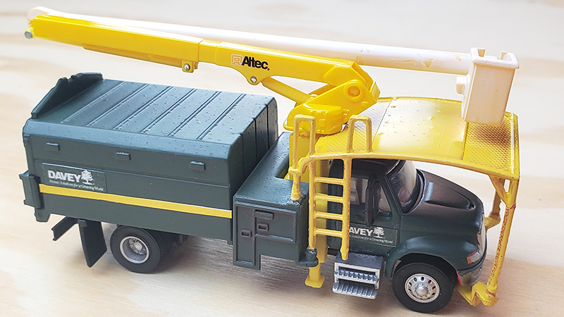 Diecast discount lineman trucks