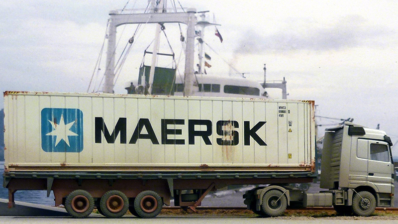 Mercedes-Benz Actros Truck Tractor & Maersk 40' Refrigerated